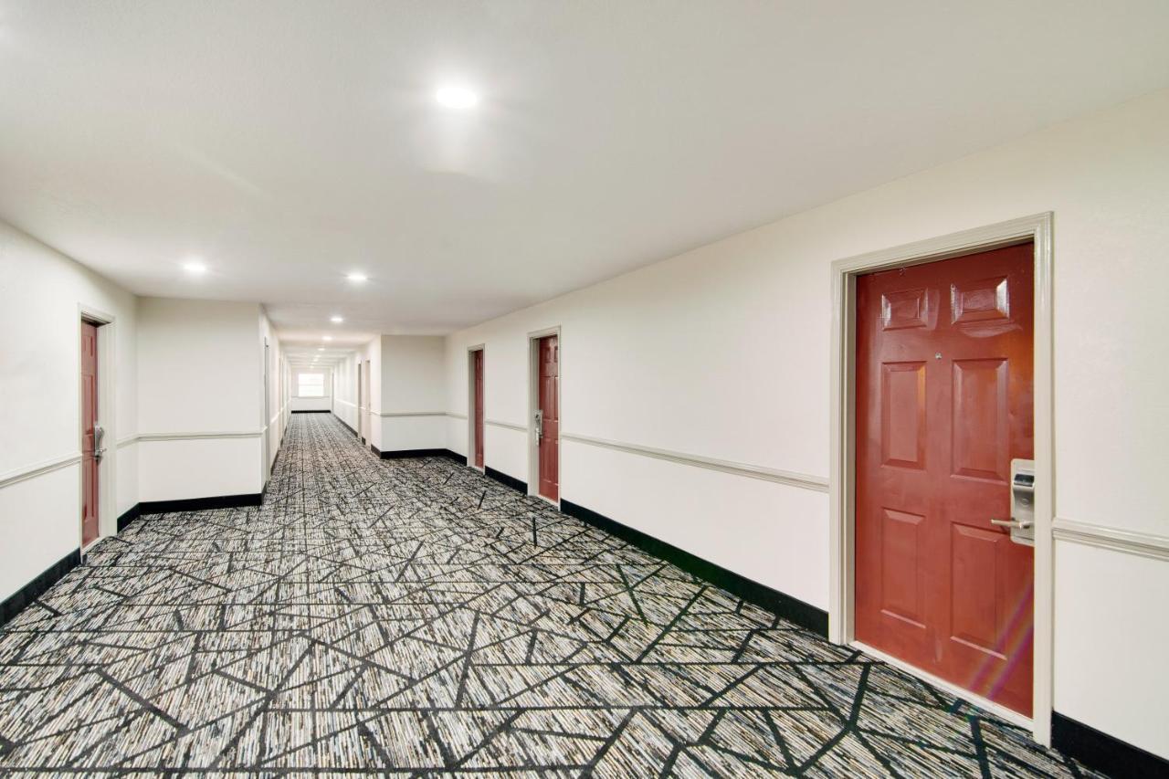 Red Roof Inn & Suites Pensacola-Nas Corry Exterior photo