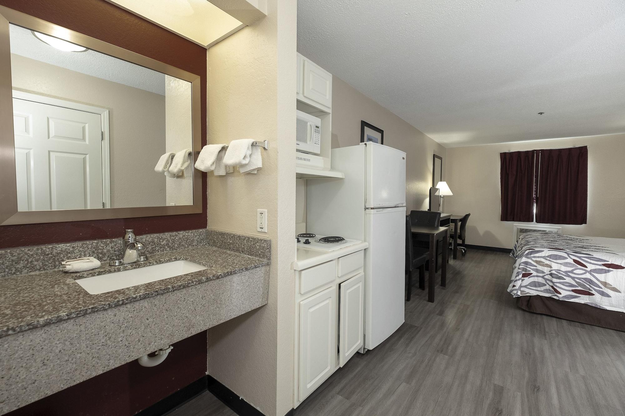 Red Roof Inn & Suites Pensacola-Nas Corry Exterior photo